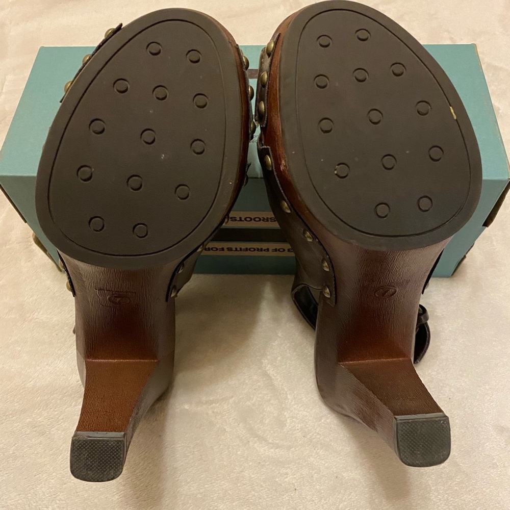 Xhilaration Chocolate Brown Heeled Sandals - Picture 14 of 15
